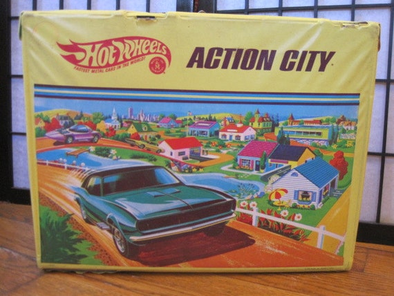 Vintage 1968 Hot Wheels Action City Travel Racetrack Suitcase Mattel Toymakers Toy