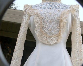 White and cream wedding Dress with pearl size 7 union label