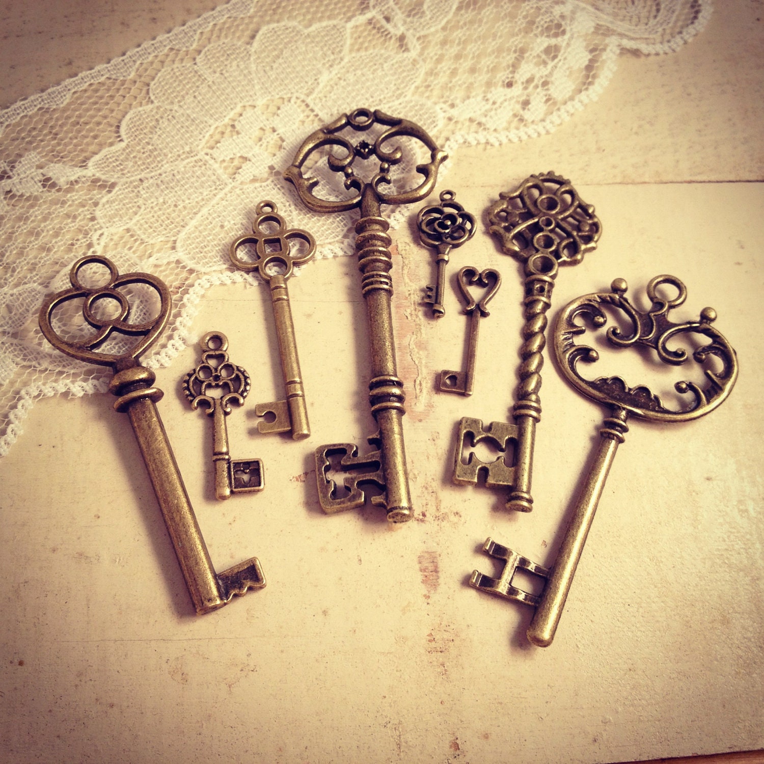 8 Pcs Skeleton ANTIQUE BRONZE Key Charm Victorian Key Charm