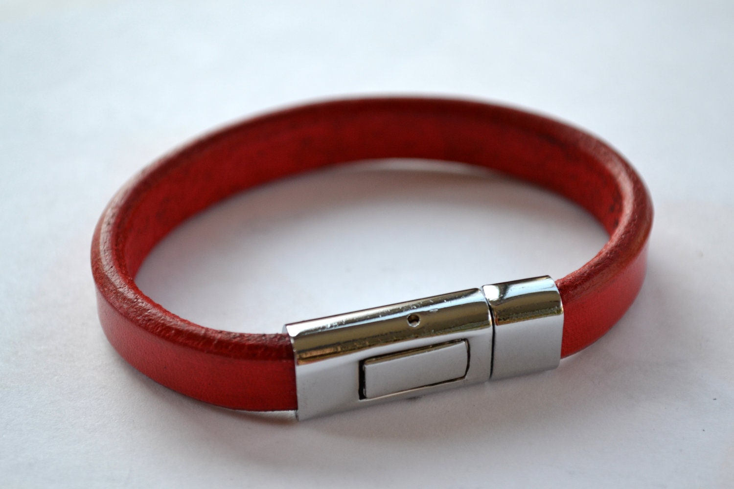 Leather red bracelet with lock clasp - hand painted