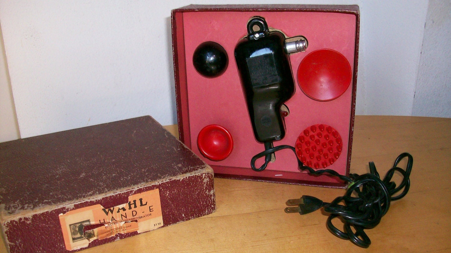 WAHL Massage electric vibrator system with four attachments in