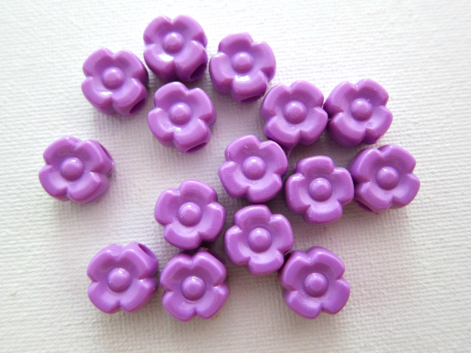 15pcs Lilac Plastic FLOWER BEADS 12mm by PinkMeStudio on Etsy