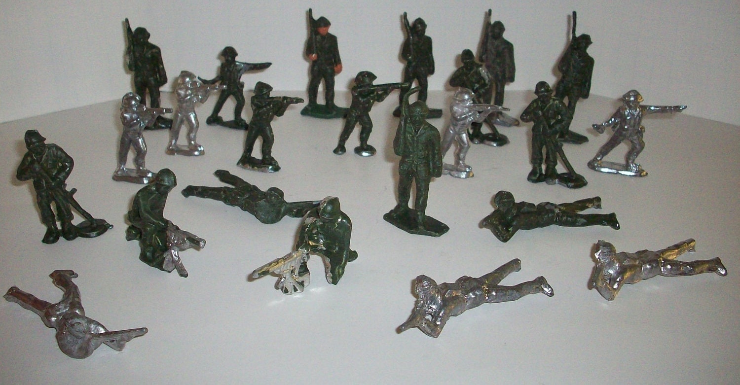 Vintage Soldiers Lead Soldiers Metal Toy Military Silver and