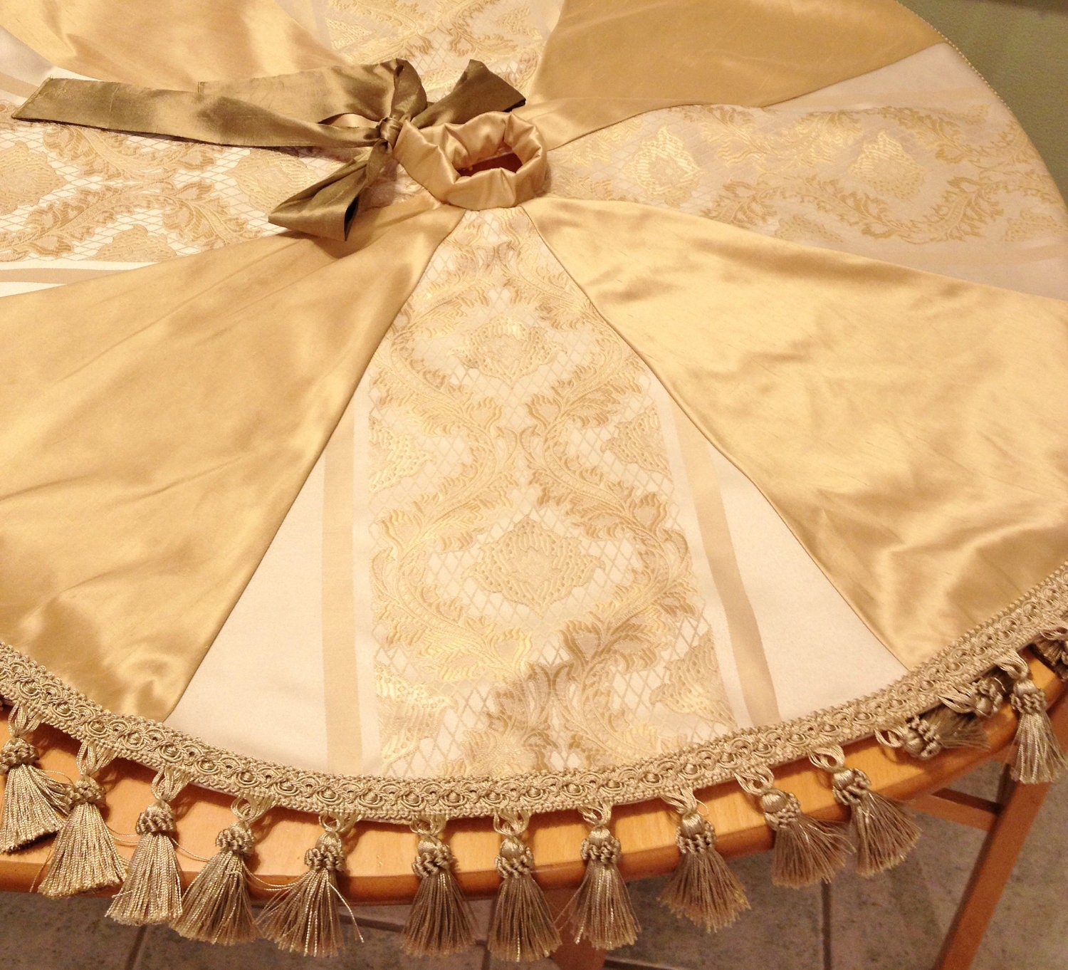 Cream Christmas Tree Skirt 