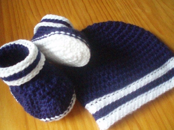 Items similar to Baby Booties and Hat Crochet Pattern with ...