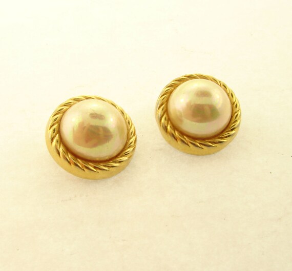 Items similar to Elegant Vintage Christian Dior Pearl Cabochon Button ...