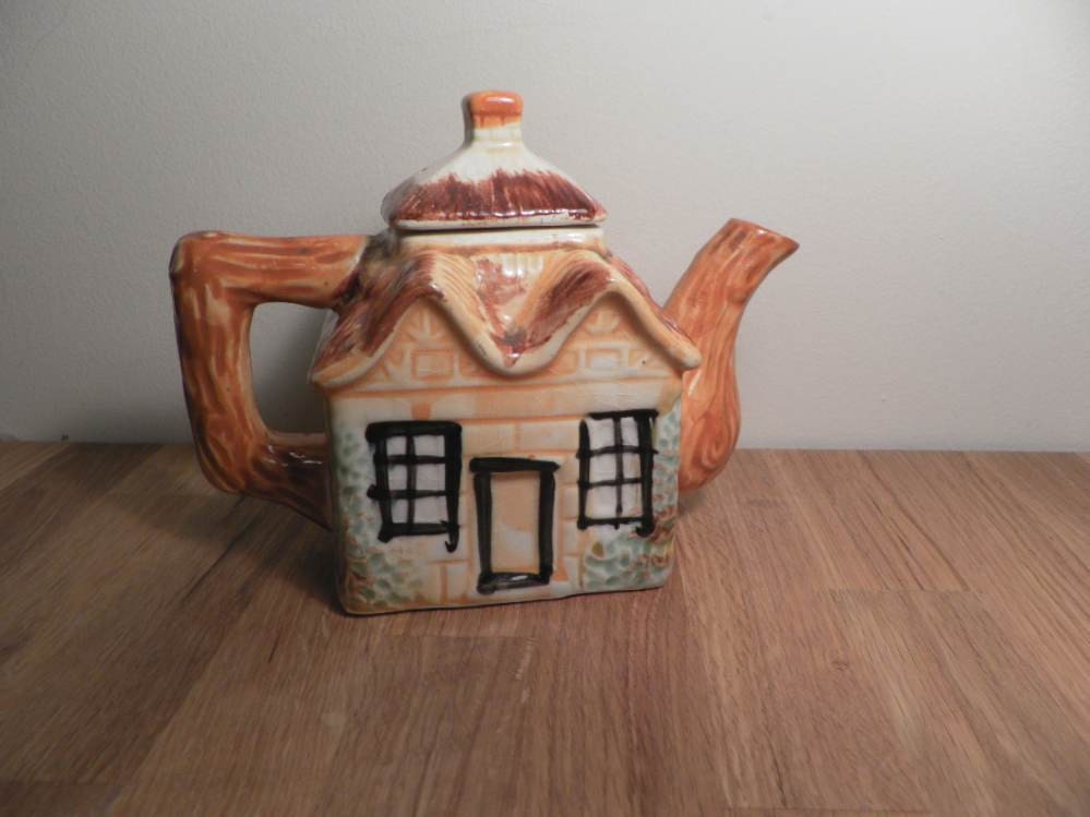 English Cottage Teapot Made in Japan Haute Juice