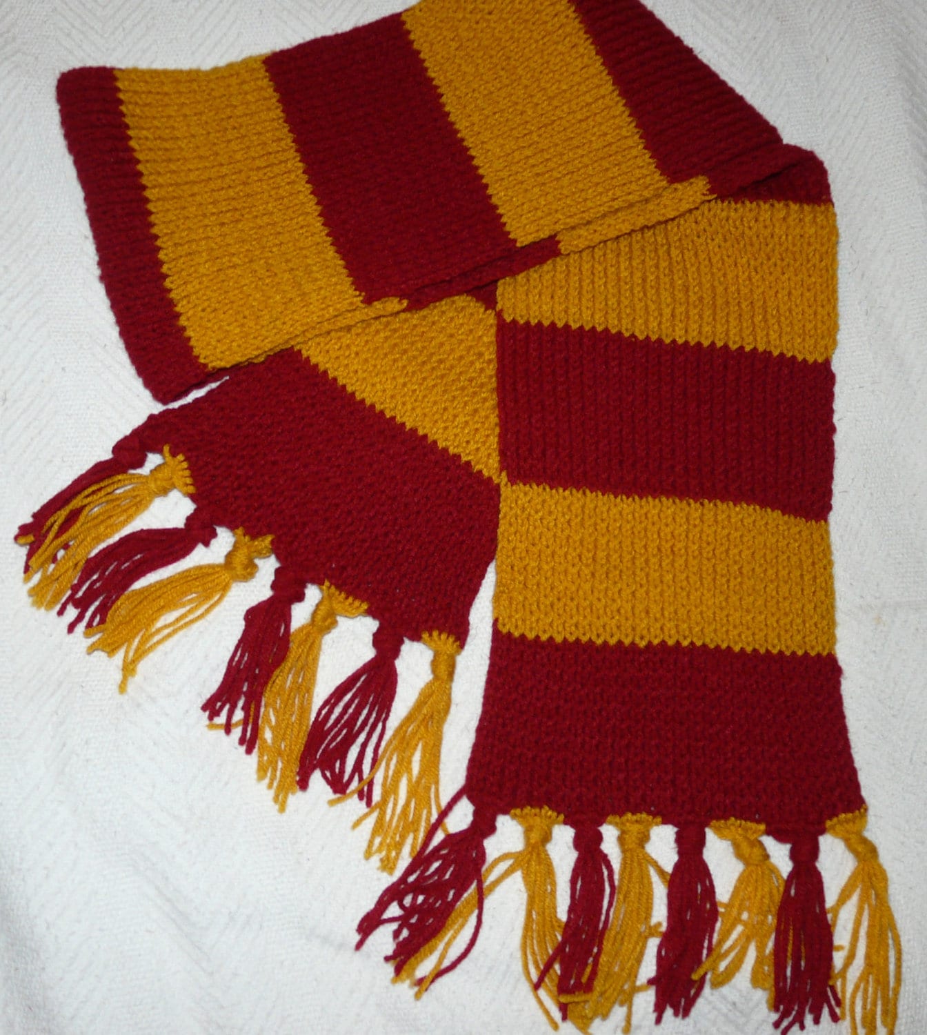 Harry Potter Gryffindor knit scarf with tassels by AinsDesign
