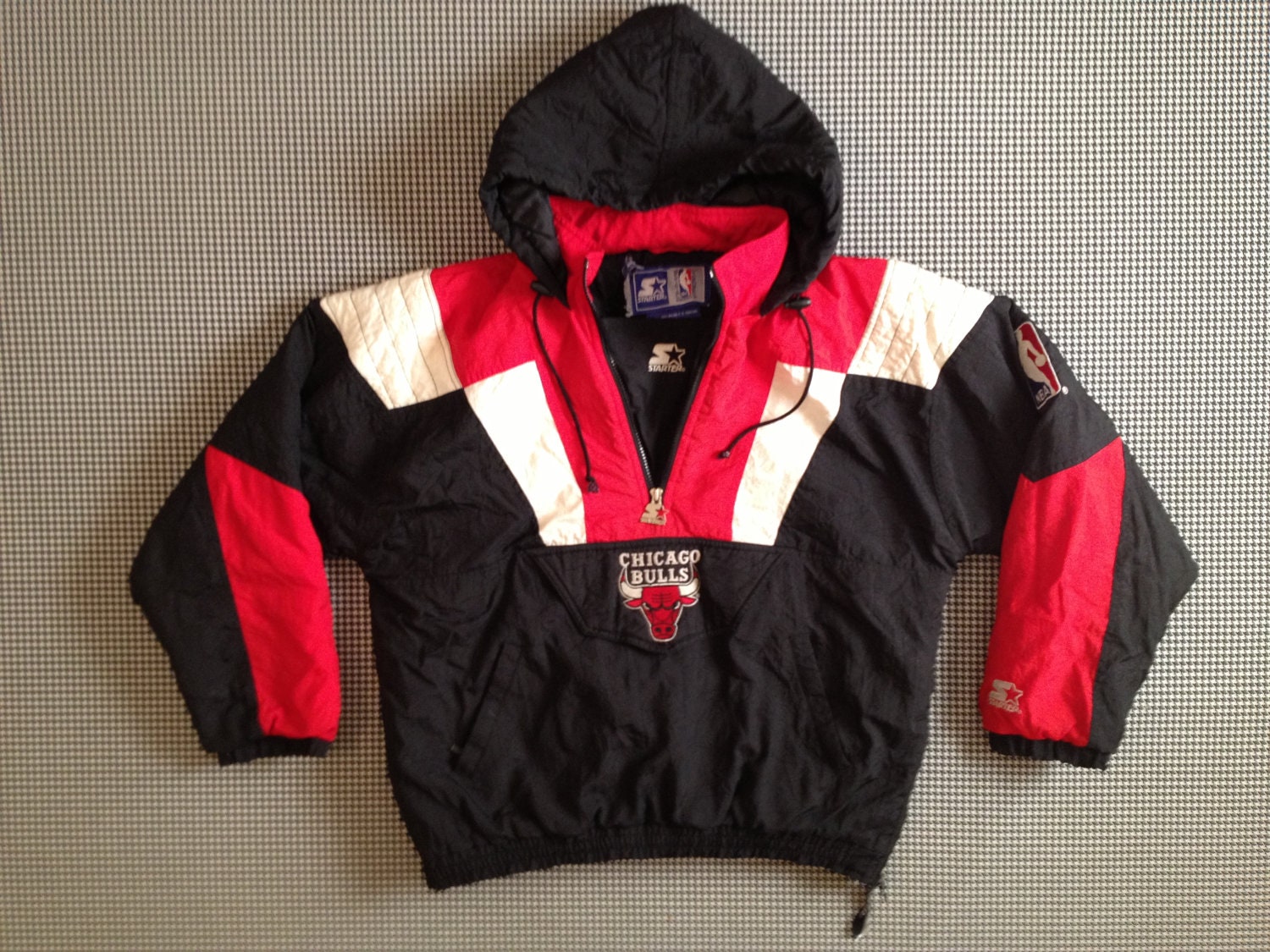 1990's Chicago Bulls Starter jacket size Medium