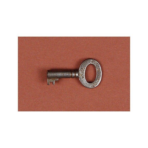 Eagle-Lock-Company-Trunk Antique Key Steamer Trunk Eagle Lock Company Number 73Y4 Jewelry ...