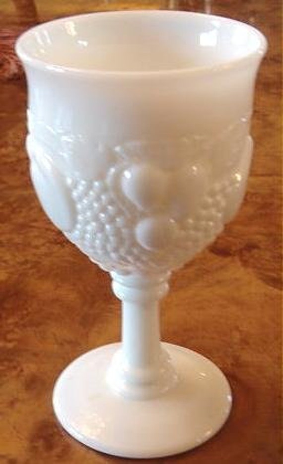Westmoreland DELLA ROBBIA White Milk Glass Water Goblet