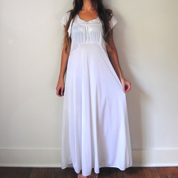 Items similar to Vintage Nightie // Long White Flowy Night Gown ...