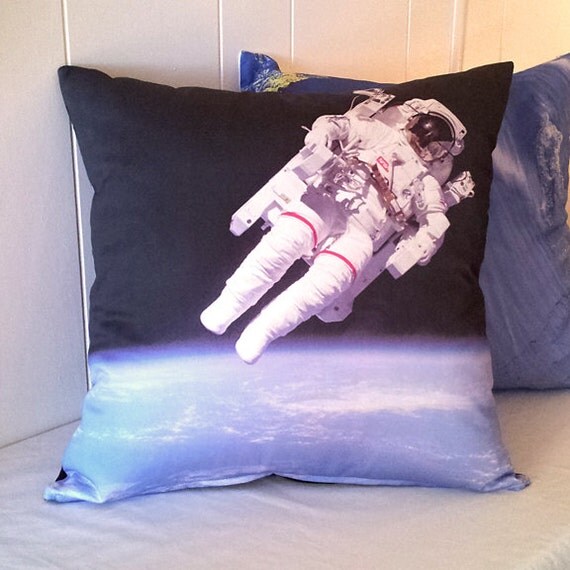 astronaut travel pillow