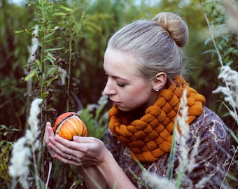 Woven Cowl in Pumpkin - Special Edition