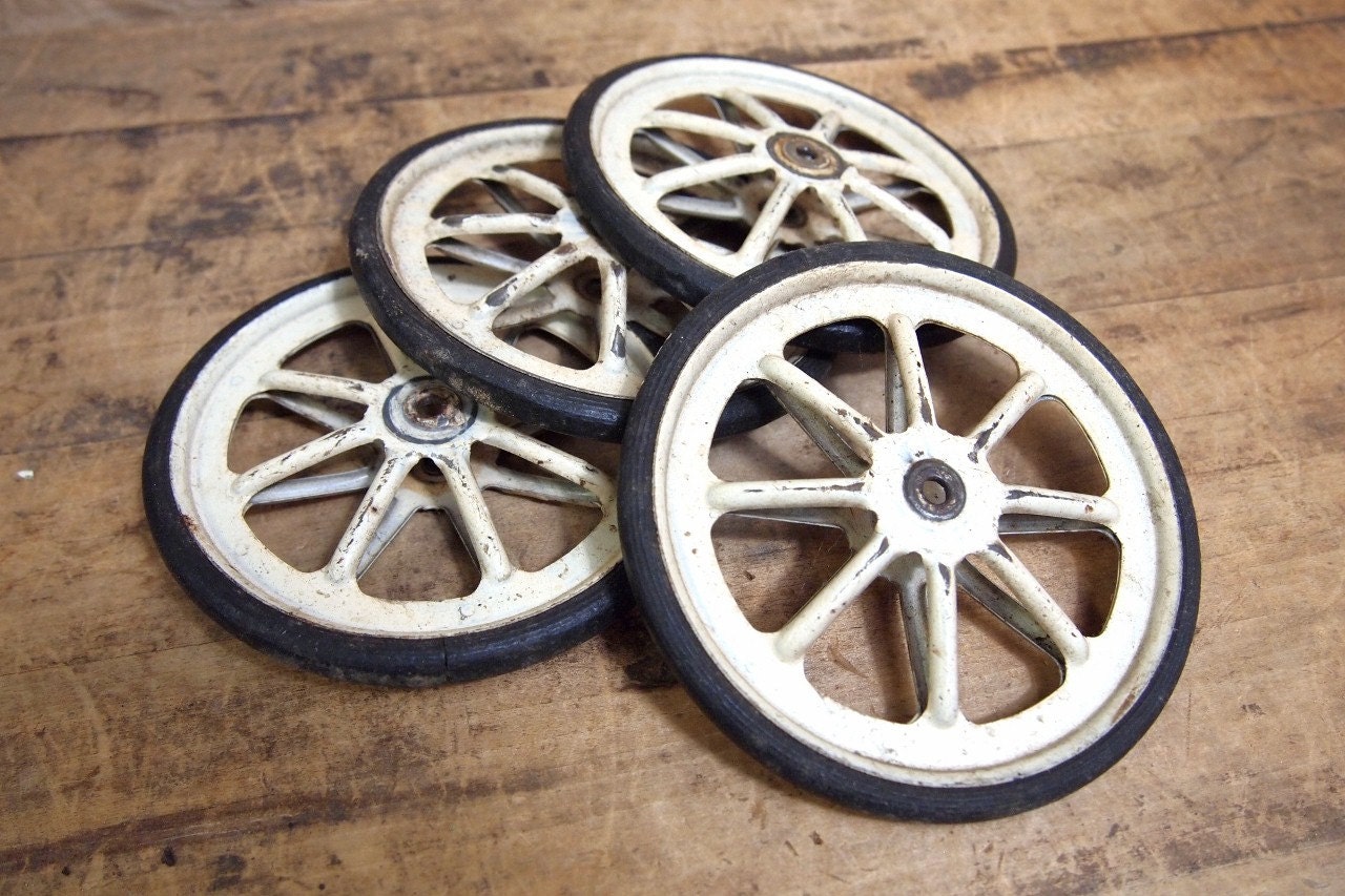 Lot of vintage metal toy carriage wheels great for projects