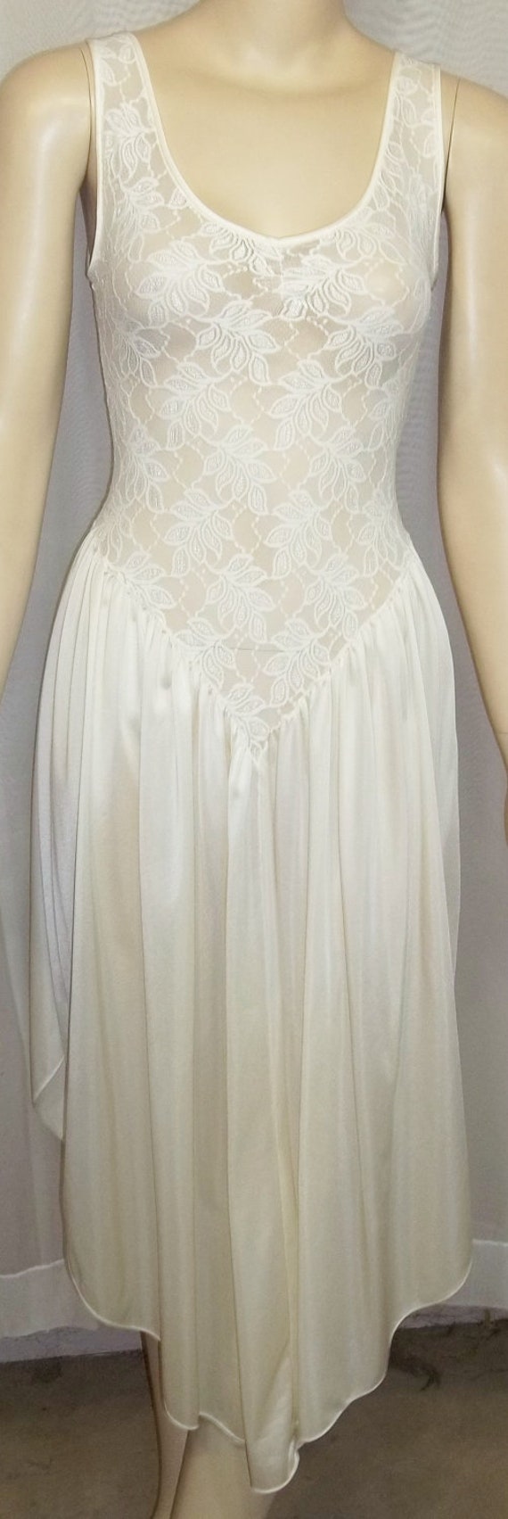 Vintage Cream Nylon Nightie Nightgown Lace Small by ShonnasVintage