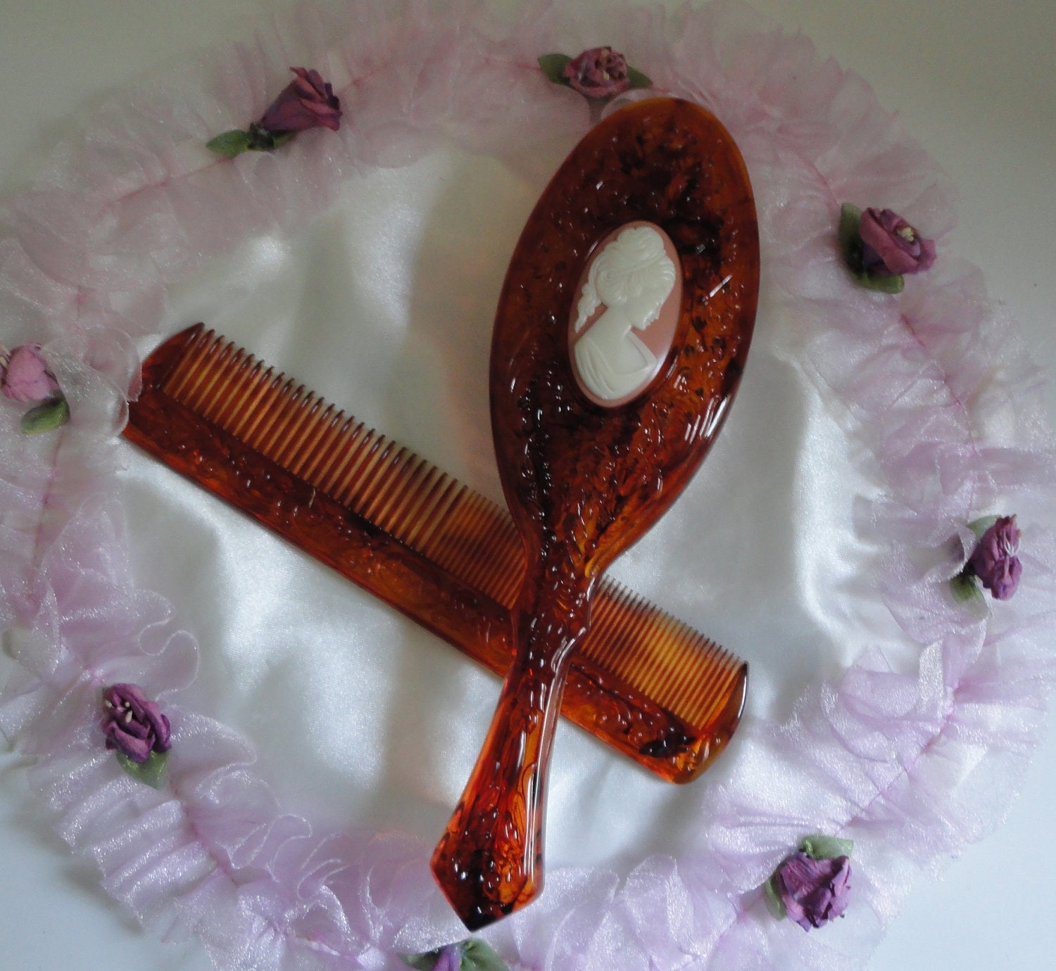 Avon Cameo Brush and Comb set. Never used. Original Box.