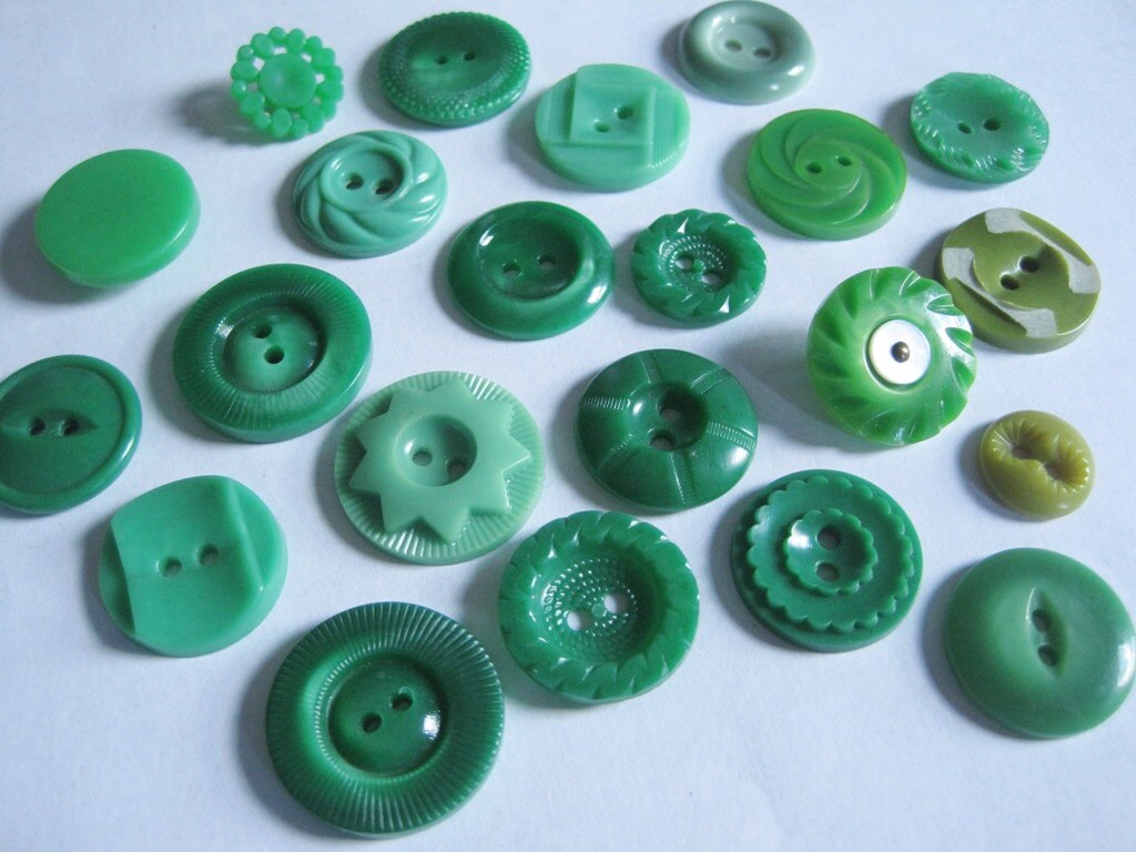 22 Assorted Vintage Green Buttons by ingrandmasattic on Etsy