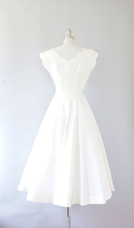 1940s dress / vintage 40s wedding dress / Ivory Scallop