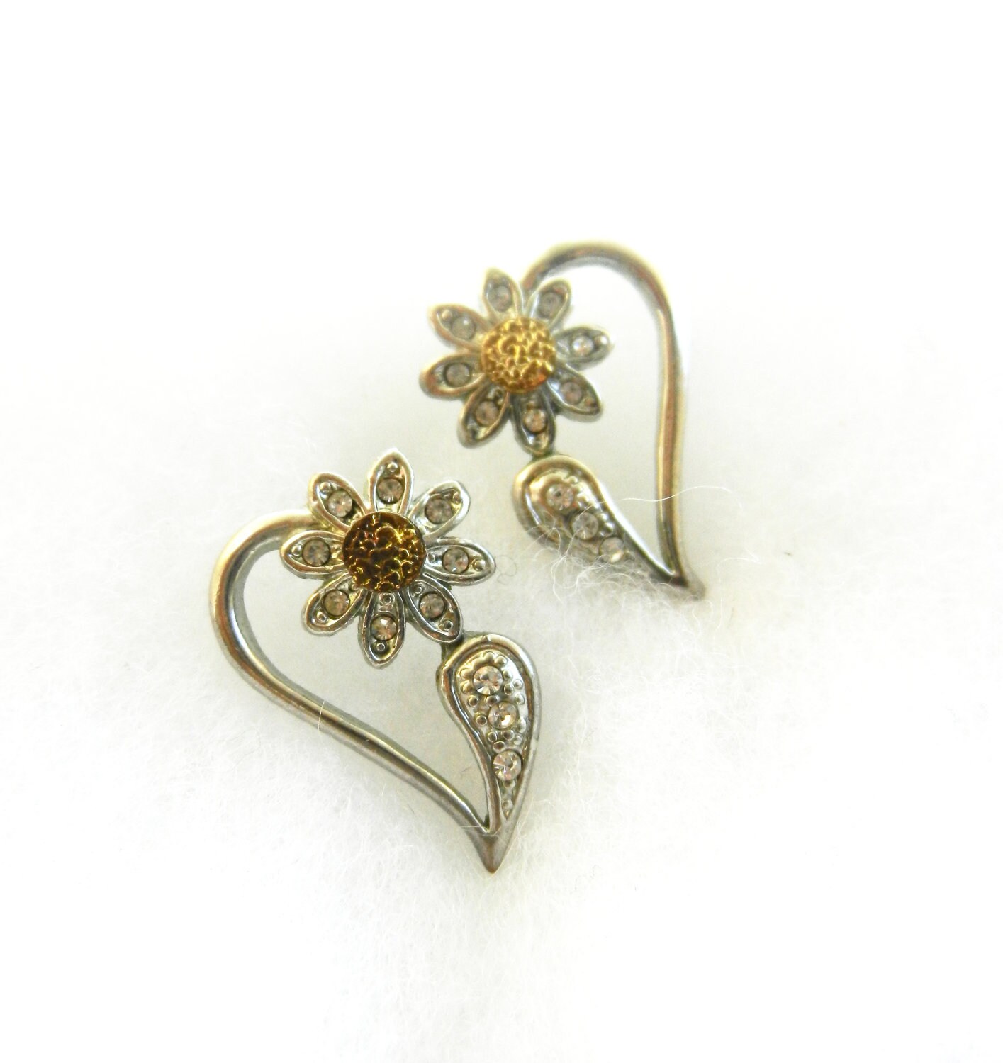 Vintage 1970 daisy earrings small jewelry with by RAKcreations