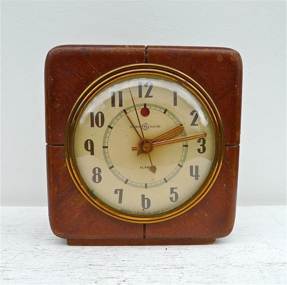 Vintage Art Deco General Electric Wood Clock