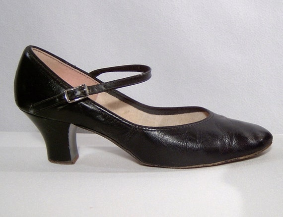 Vintage Capezio black leather shoes 7 1/2 M 1950s 1960s