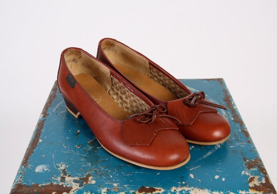 1970s Shoes // vintage 70s BASS shoes // School's Out