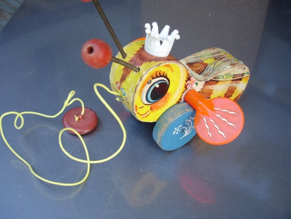 queen buzzy bee toy