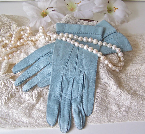 Vintage Baby Blue Leather Gloves by cynthiasattic on Etsy