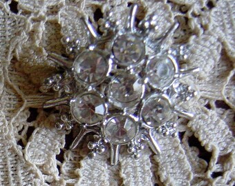 Vintage 1940s Rhinestone Flower Brooch