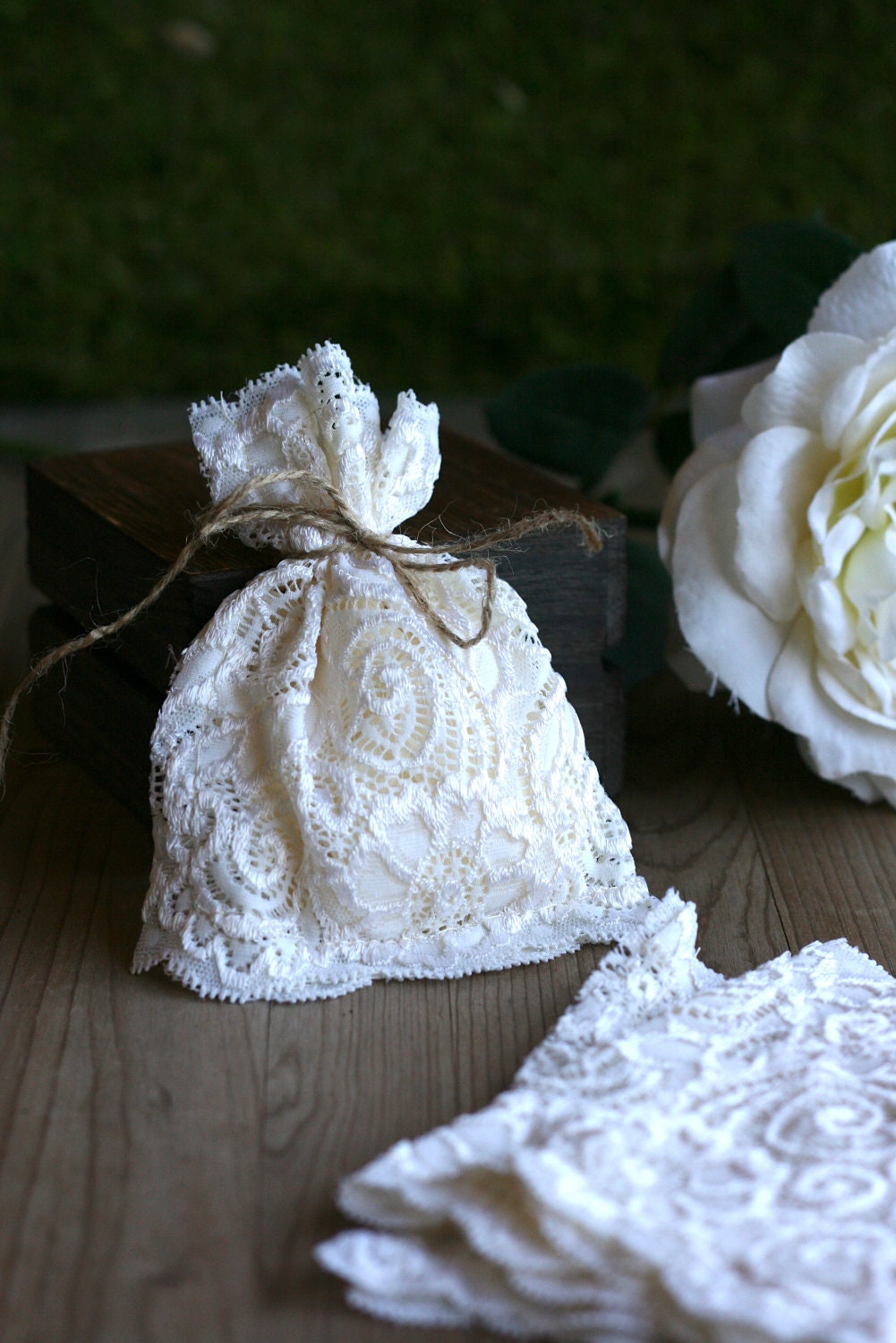 LaCe Wedding favor bags x10 LIMiTeD QuanTity Ivory lace