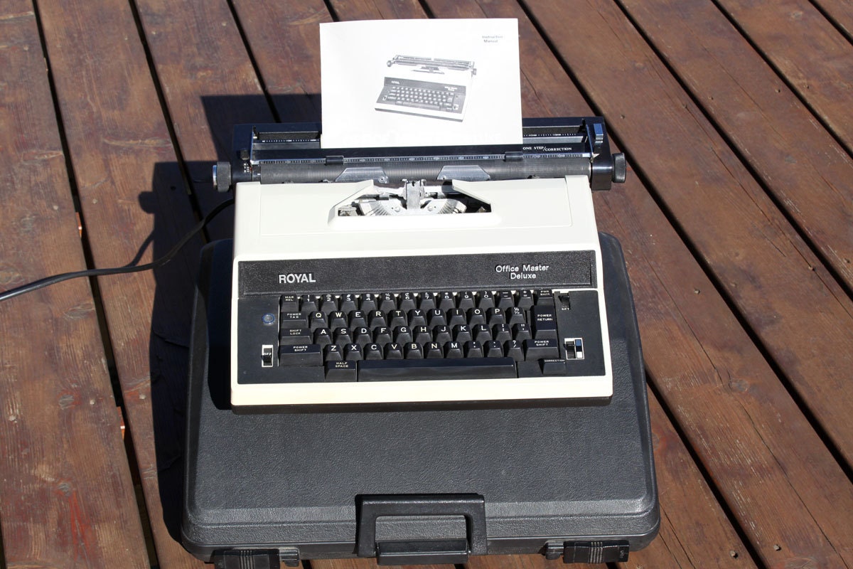 Royal Electric Typewriter with Hardshell Case Office Master