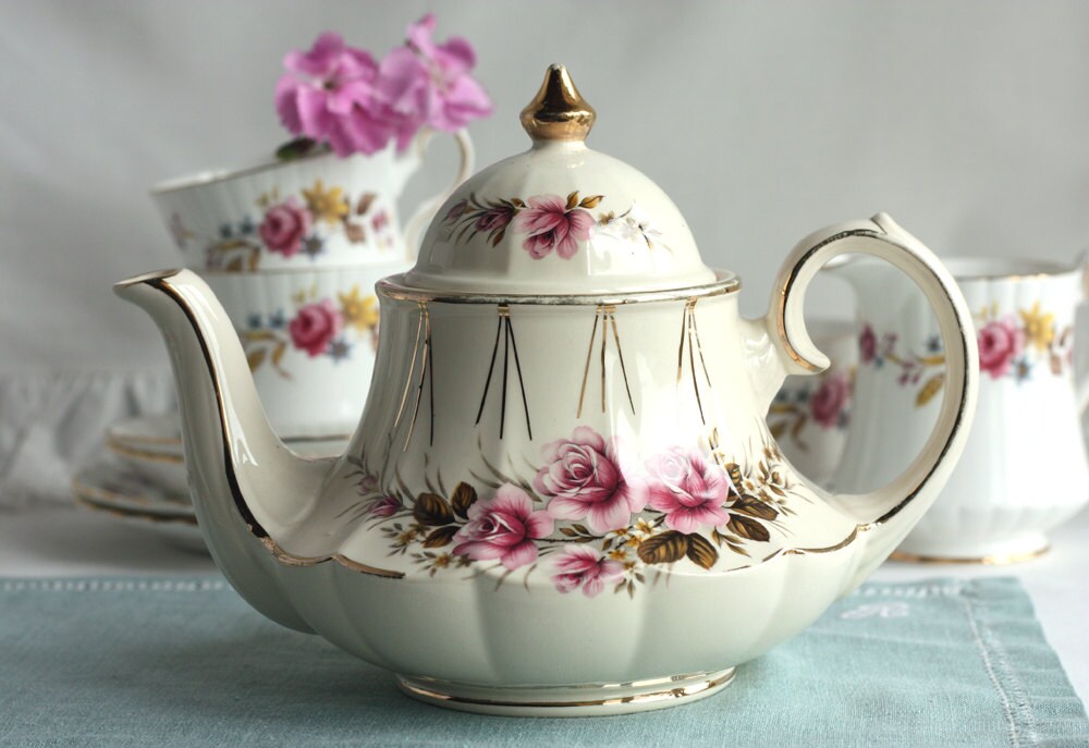 Vintage Sadler teapot pretty floral and gold teapot perfect
