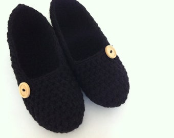 Extra thick , Simply slippers , Adult Crochet Slippers , Women slippers with natural wooden button, house shoes