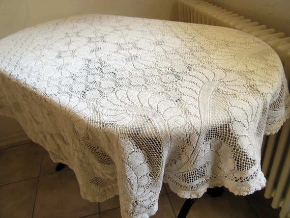 Vintage White Lace Crochet Tablecloth Vintage Oval by RetroBerlin