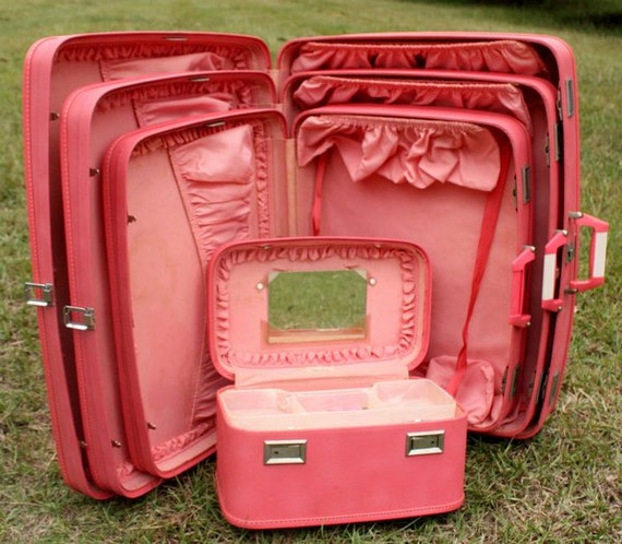 SALE Vintage 1960&#39;s 4 piece Wheary Luggage Set