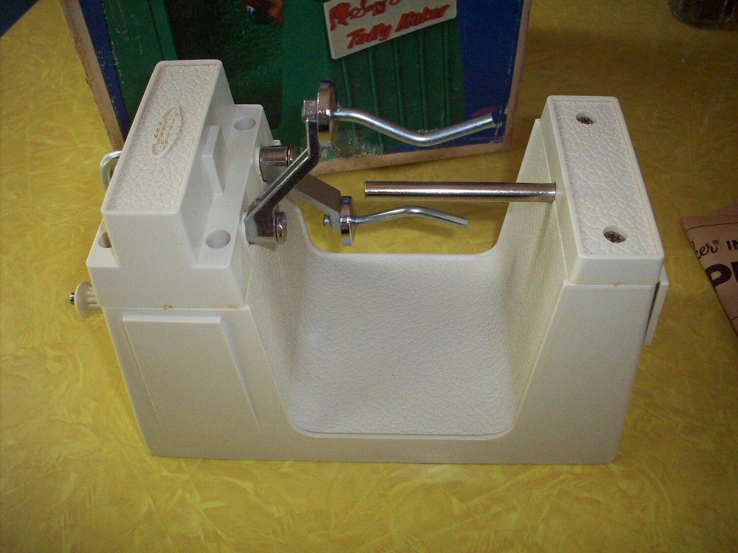 Vintage Suzy Homemaker Taffy Puller Candy Maker Toy 1960