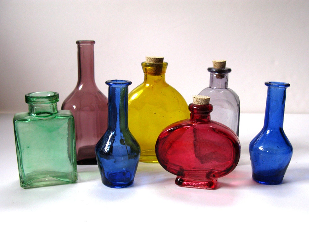 Vintage Mini Colored Glass Decorative Bottles Green Red Coloring Wallpapers Download Free Images Wallpaper [coloring654.blogspot.com]