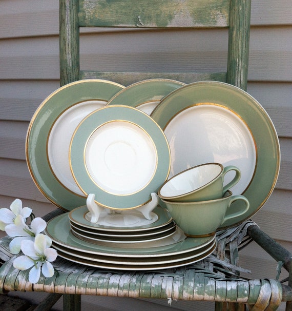 Taylor Smith Classic Heritage Green Dinnerware / Celedon Sage