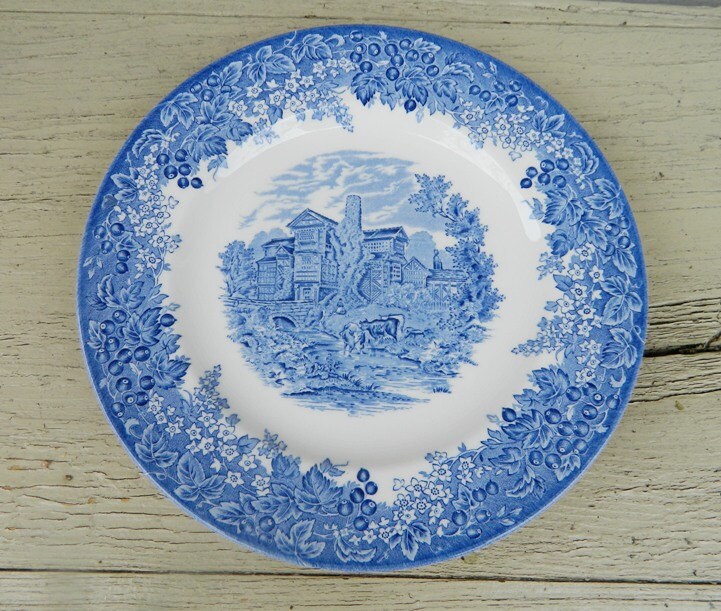 Wedgwood Queen's Ware Romantic England Dinner Plate