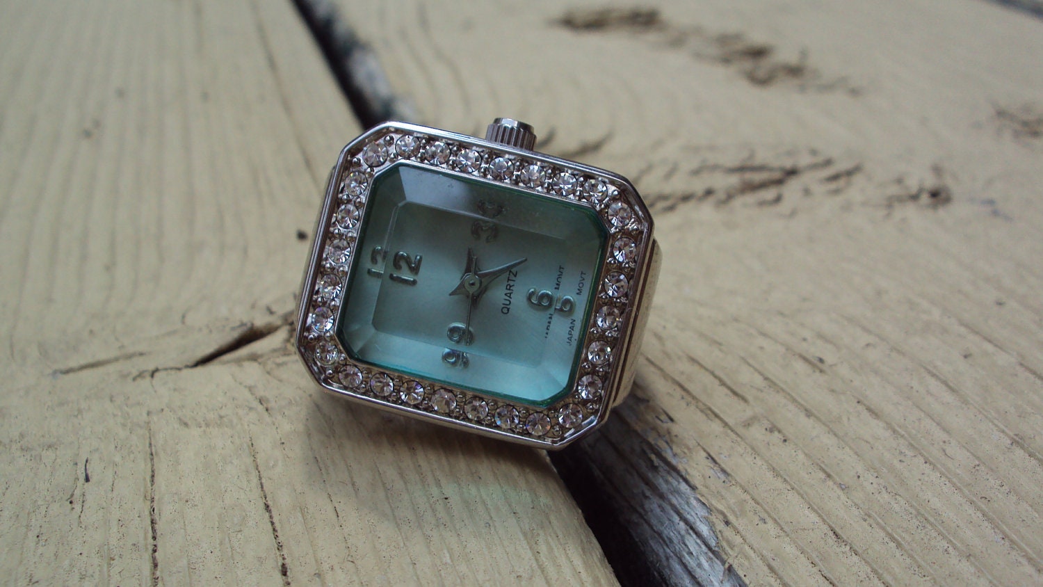 SALE Avon Blue Gem Face w/Rhinestones Stretch Ring Watch