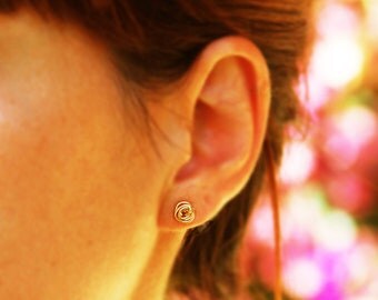 Gold stud earrings, gold circle studs, gold post earrings, small post earrings, Gold stud earrings, 14k gold filled earrings, everyday stud