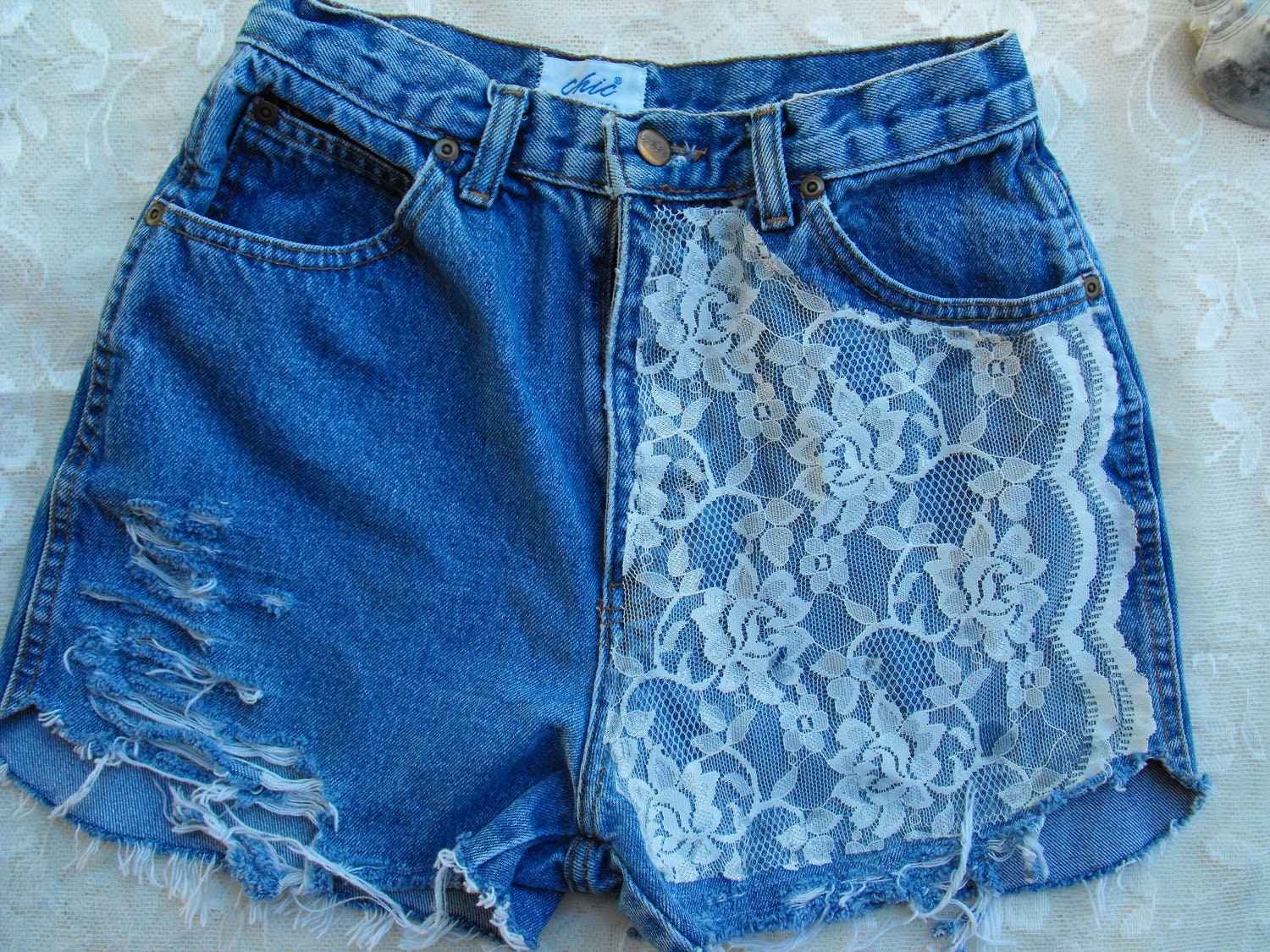 High waisted hipster shorts with Lace