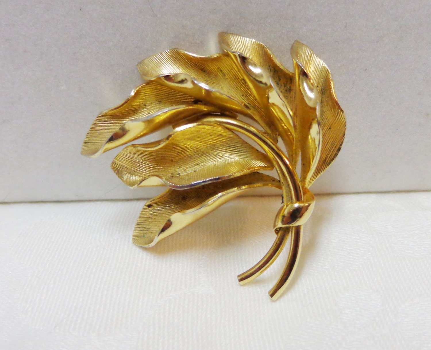 Henkel and Grosse gold plated brooch made in Germany windswept