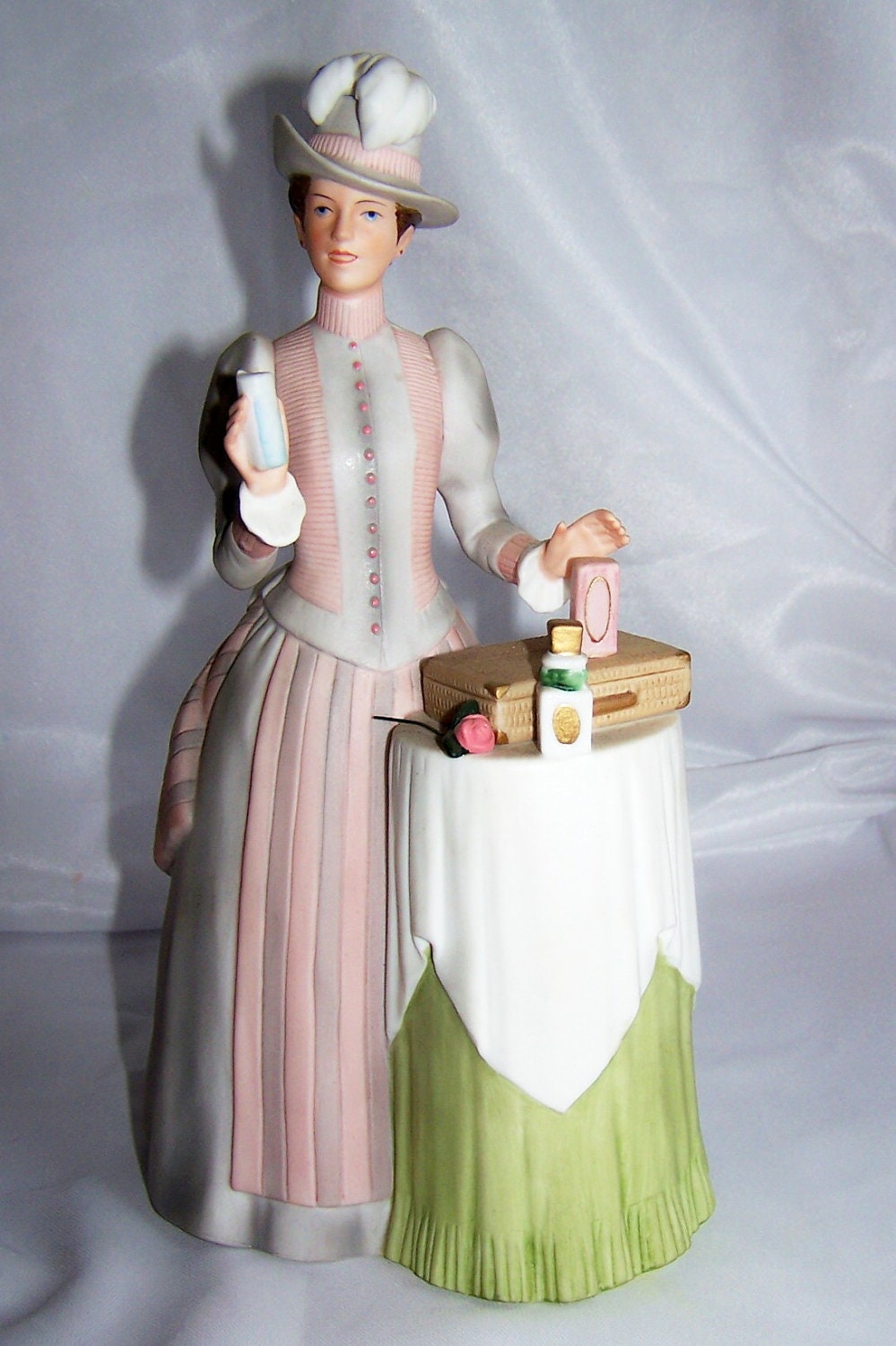 Avon Albee Award Porcelain Figurine 1984 Collectible