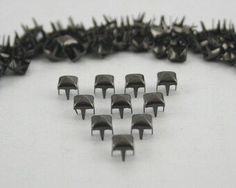 100 pcs. Gunmetal Pyramid Studs Biker Spikes spots nailheads Decorations Findings 5 mm. ST Pyd5 WY
