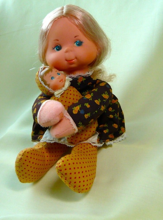 Baby Beans doll mother with baby Vintage Mattel 1975 Beautiful
