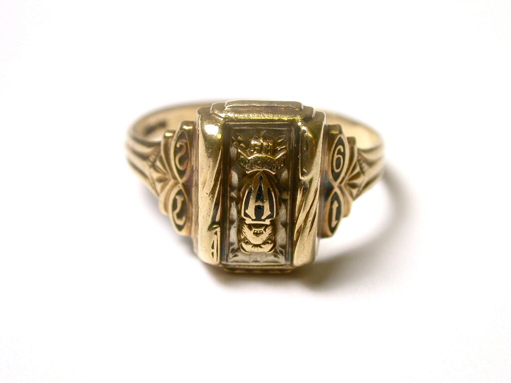 Vintage Class Ring 14k Yellow Gold 1972 High School Class