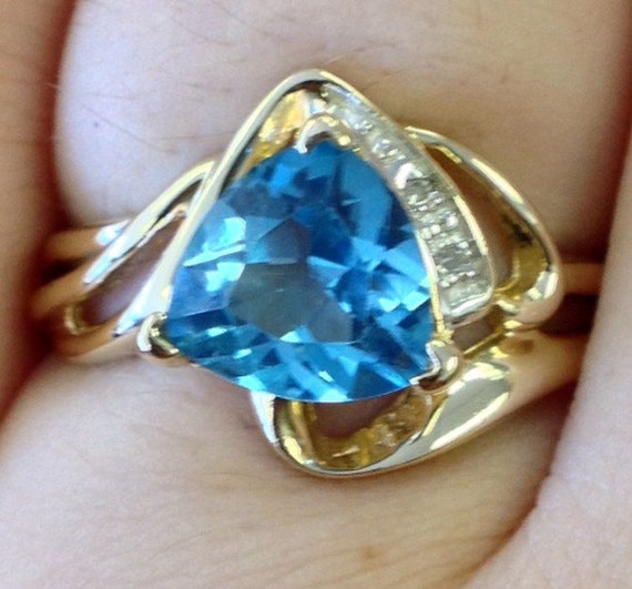 10K Gold Ring with Trillion Blue Topaz & Diamond Accents (st - 236)