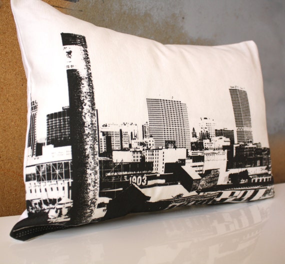Milwaukee Pillow Urban Throw Style no18 City Skyline